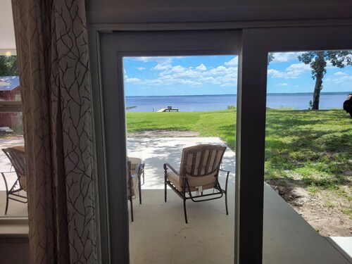 5/3 'Bayfront Beach-House' with Pier & Hot Tub on Pensacola Escambia Bay in Pace