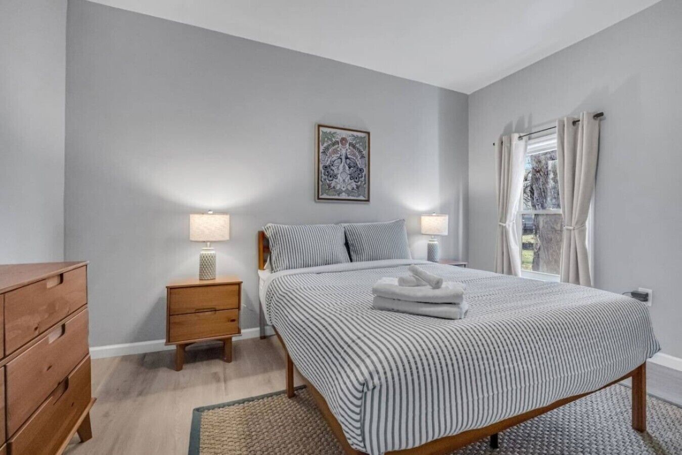 Desk, WiFi, bed sheets