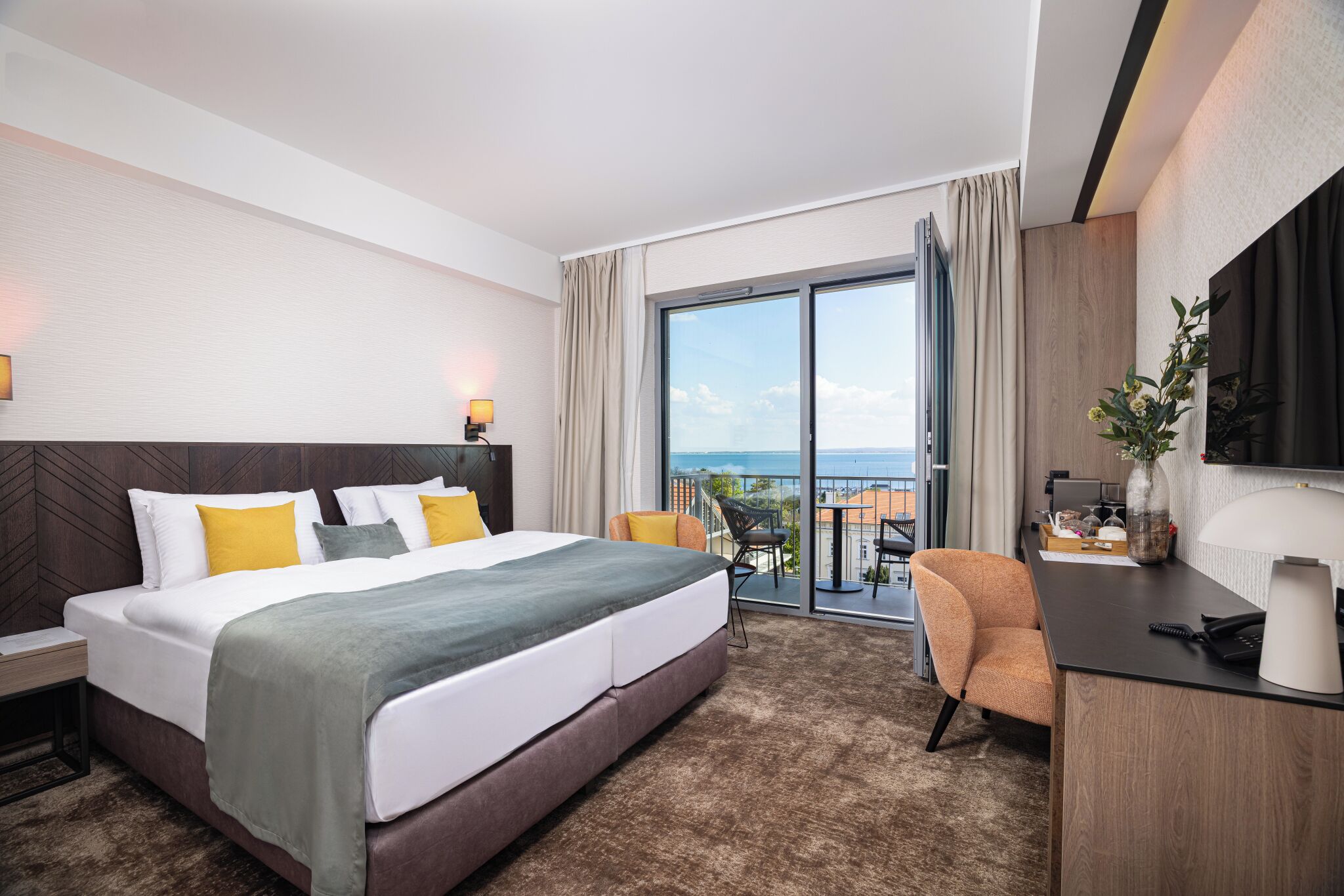 Double or Twin Room, Balcony, Lake View | WiFi (free)
