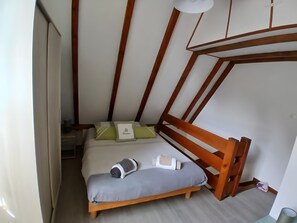 Room - Gite Pinot Gris near Kaysersberg: Parking, Terrace, Mountain View, Wi-Fi (Kaysersberg-Vignoble)