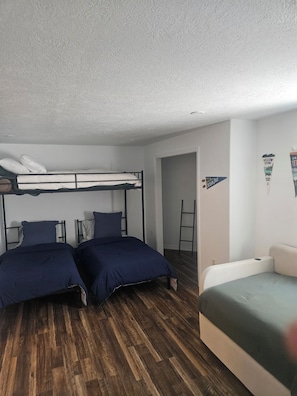 Room - Big Skies, Big Fun, Room for Everyone! (Star Valley Ranch)