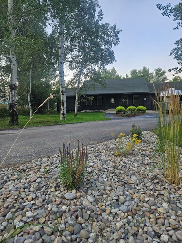 Big Skies, Big Fun, Room for Everyone! 
6 bedrooms, 3 full Baths, 11 Beds!