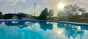 Casa Rural "Los Naranjo" con vistas a la montaña, piscina y barbacoa.