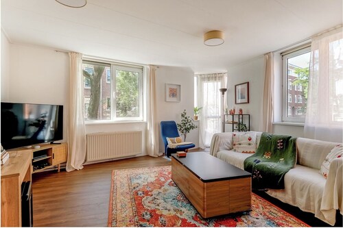 Sunny Flat in Amsterdam East • 10 Minutes to the Center