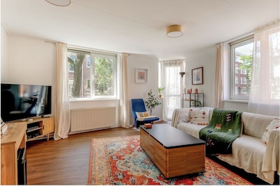 Sunny Flat in Amsterdam East • 10 Minutes to the Center