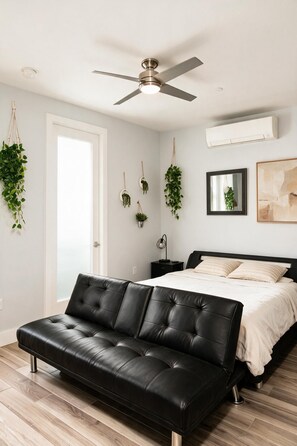 1 bedroom, iron/ironing board, Internet - Luxury 2-Story Brooklyn Condo w/ Private Roof Deck (Brooklyn)