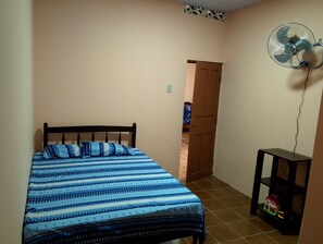 Silitysrauta/-lauta, ilmainen Wi-Fi, vuodevaatteet