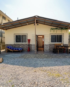 Outdoor dining - A Cozy and Safe 4-Bedroom House, Near the Local Beach. (Salinas)