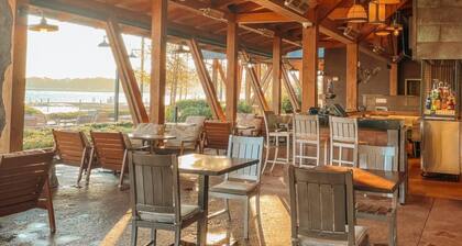 Orlando | Couples Lodge Retreat | Pool + Hot Tub