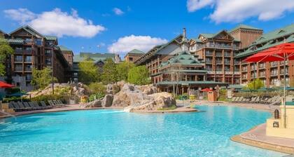 Orlando | Family Lodge Retreat | Pool + Hot Tub | 2BR