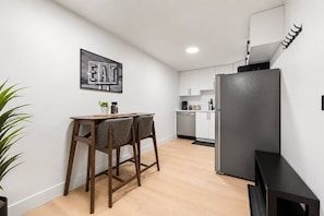 Coffee/tea maker, fridge, stovetop, dishwasher