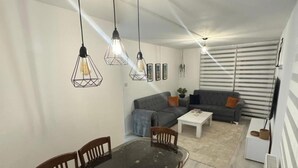 Living area - Cosy City Apartment in Central London (London)