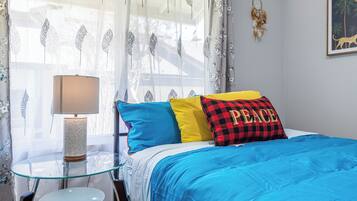 3 bedrooms, iron/ironing board, WiFi, bed sheets