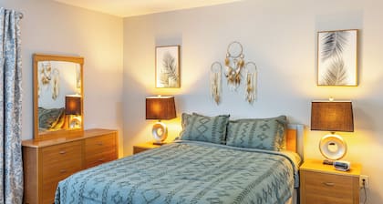 West Covina 3BR Condo - Garage & Driveway, Sleeps 6