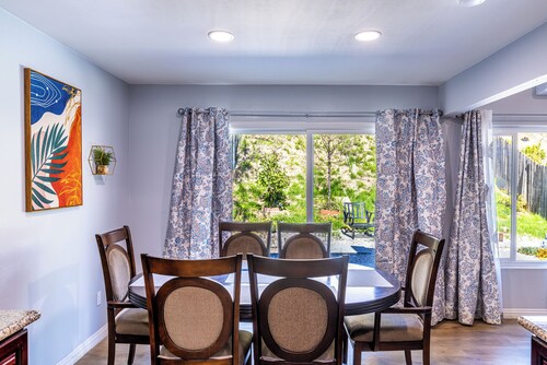 West Covina 3BR Condo - Garage & Driveway, Sleeps 6