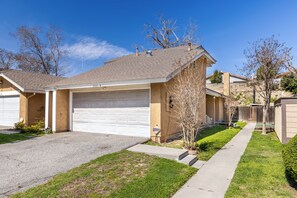 Exterior - West Covina 3BR Condo - Garage & Driveway, Sleeps 6 (West Covina)