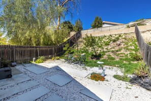 Terrace/patio - West Covina 3BR Condo - Garage & Driveway, Sleeps 6 (West Covina)