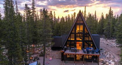 Alpine Outpost: A Luxury A-Frame in the Rockies-Hot Tub-Large Groups-