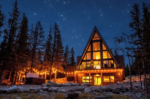 Alpine Outpost: A Luxury A-Frame in the Rockies-Hot Tub-Large Groups-