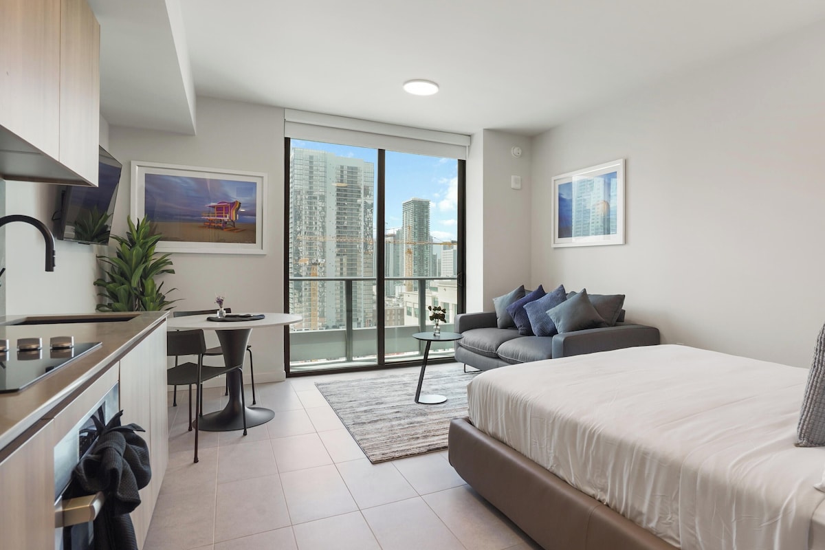 Studio, Balcony, City View | In-room safe, laptop workspace, iron/ironing board, WiFi (free)