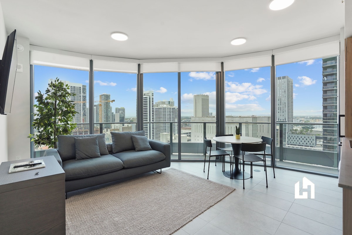 Apartment, Balcony, City View | Living room | Smart TV