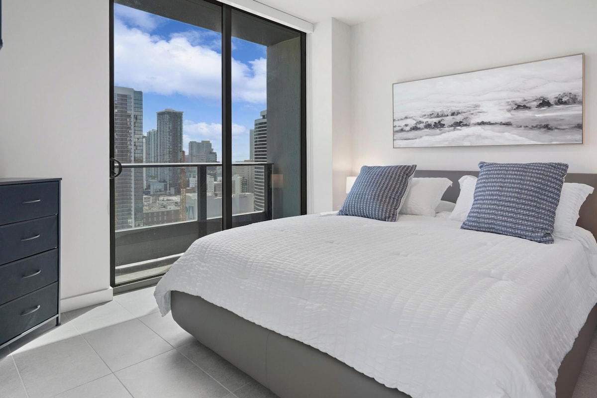 In-room safe, laptop workspace, iron/ironing board, WiFi (free)