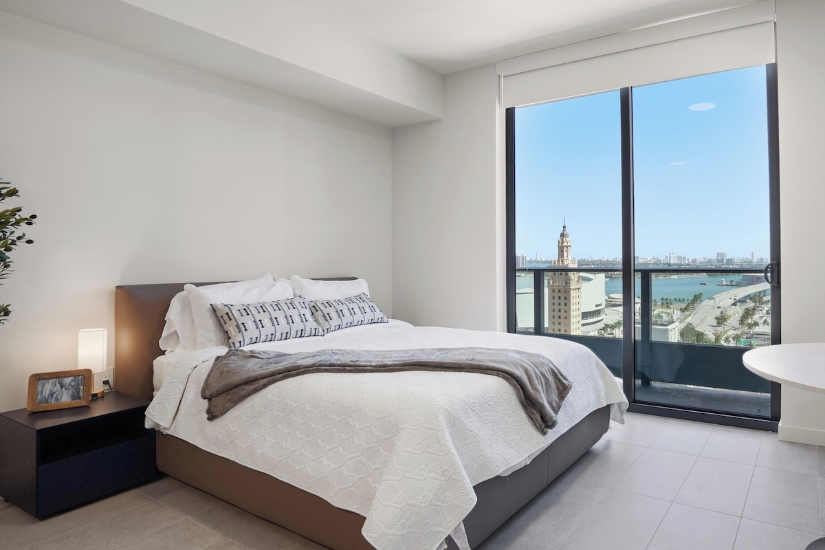 Studio, Balcony, Bay View | In-room safe, laptop workspace, iron/ironing board, WiFi (free)
