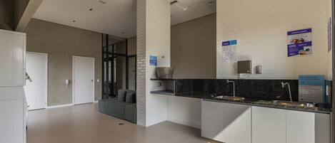 Deluxe Apartment, 1 Double Bed, Balcony, City View | Interior