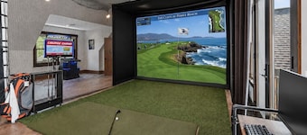 Aspen on Shangrila | Lakefront, hot tub & golf sim