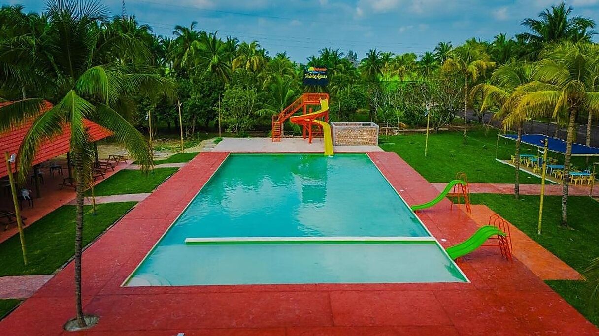 4 piscinas al aire libre, sombrillas
