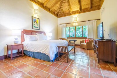 Villa Paradiso, great outdoors ,spacious villa