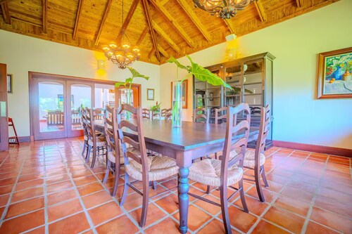 Villa Paradiso, great outdoors ,spacious villa