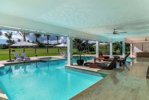 Villa Vega de Palma. Luxurious villa .Golf view