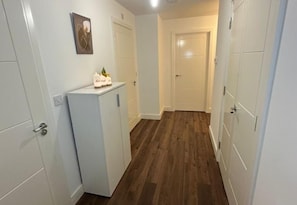 Interior - Joyden's Wood 2-bed Apt, Sleeps 4 With Wifi (Dartford)