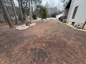 A residential yard with a wooden deck, a small shed, and a house with a white exterior. - Cozy 3-bedroom house in charming Ocean Pines with AC (Ocean Pines)