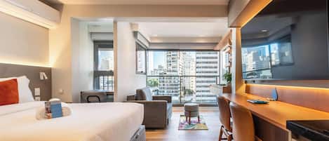 Deluxe Studio, City View | Blackout curtains, free WiFi