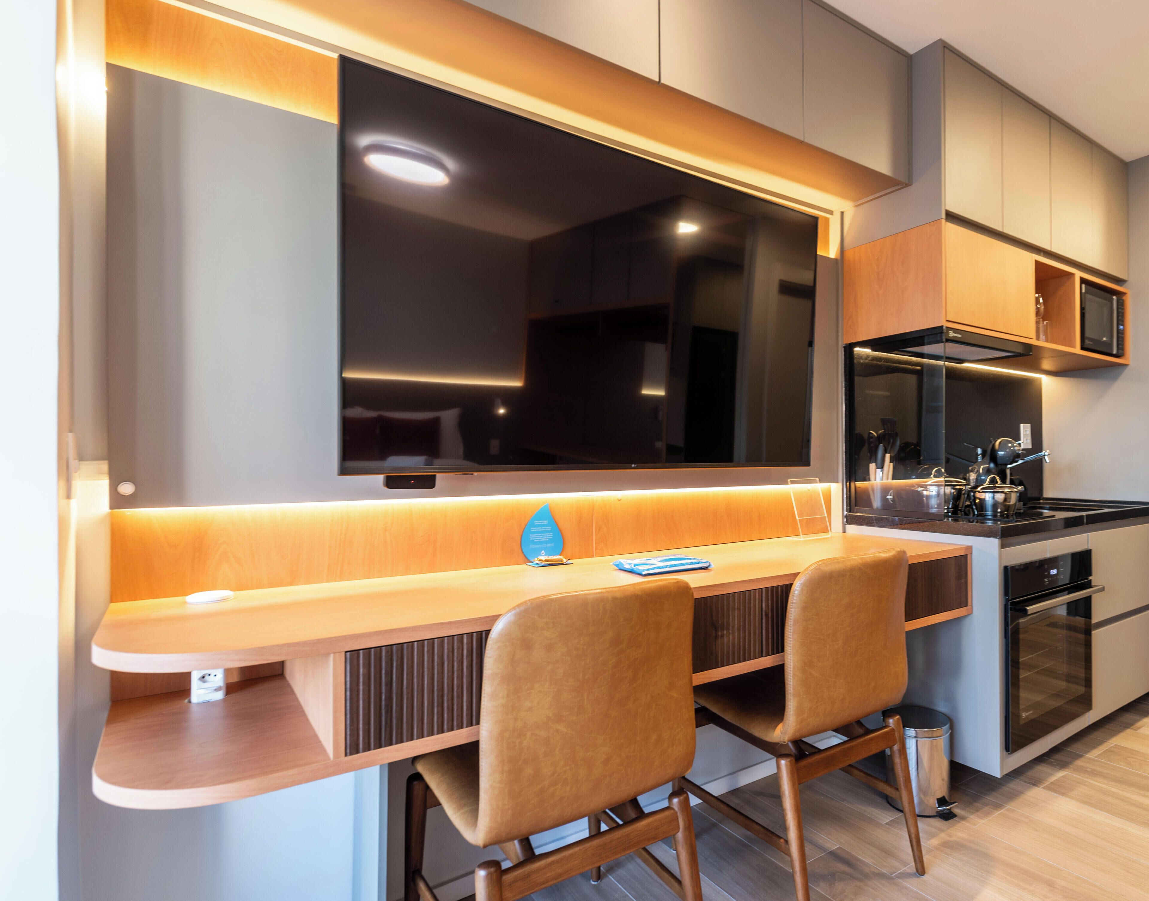 Deluxe Studio, City View | Private kitchen