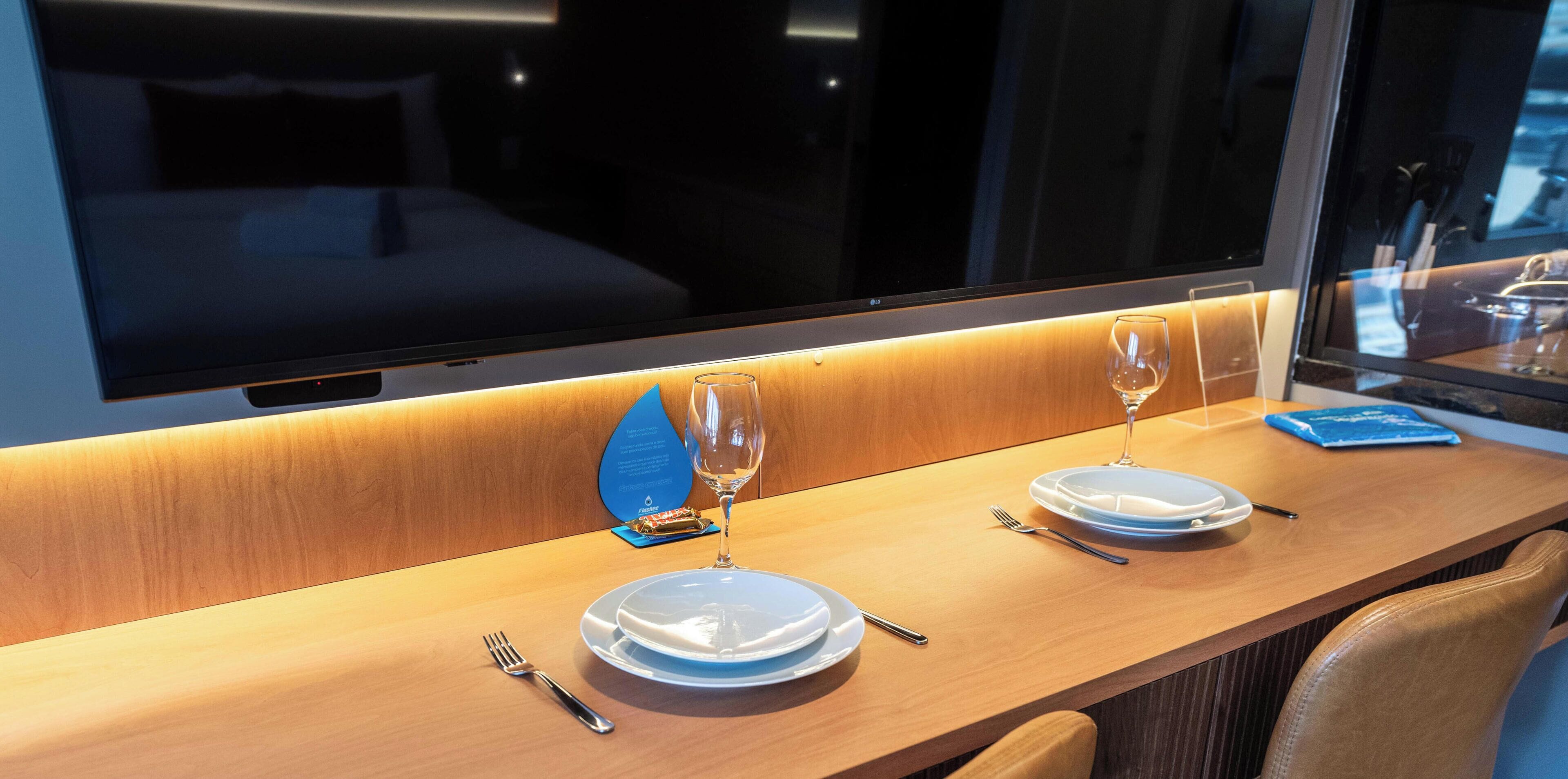 Deluxe Studio, City View | Interior