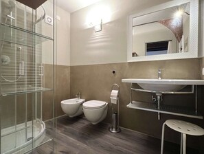Bathroom - Very Central Studio close to public parking and il Campo (Siena)