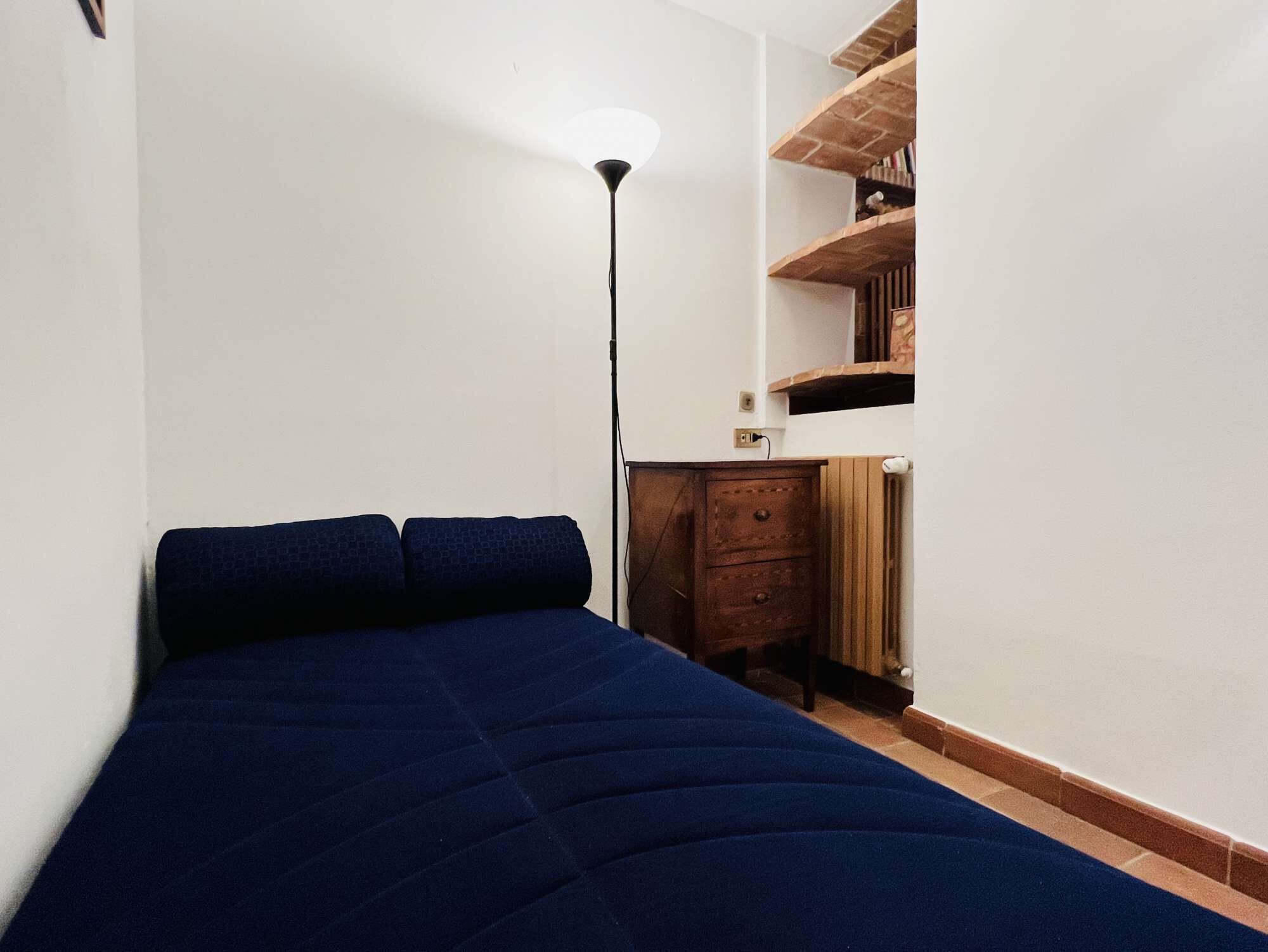 Desk, iron/ironing board, WiFi, bed sheets