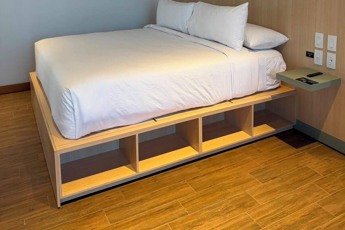 Superior studio, uitzicht op de stad | Een bureau, een laptopwerkplek, verduisterende gordijnen, gratis wifi