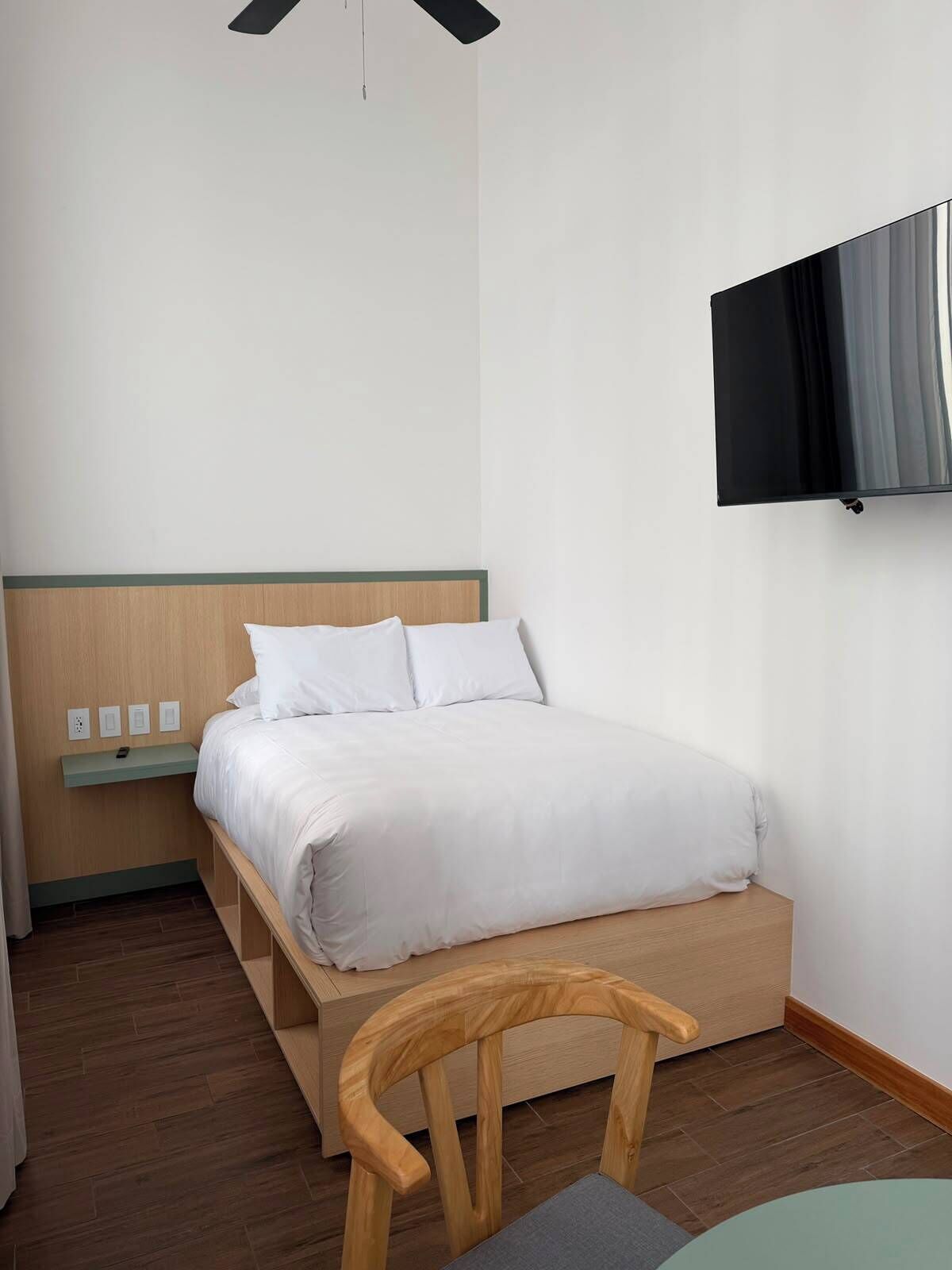 Studio Comfort | Skrivbord, arbetsyta för laptop, mörkläggningsgardiner och gratis wi-fi