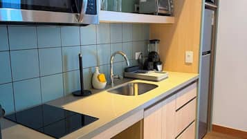 Superior Studio, City View | Private kitchen | Full-size fridge, microwave, stovetop, cookware/dishes/utensils