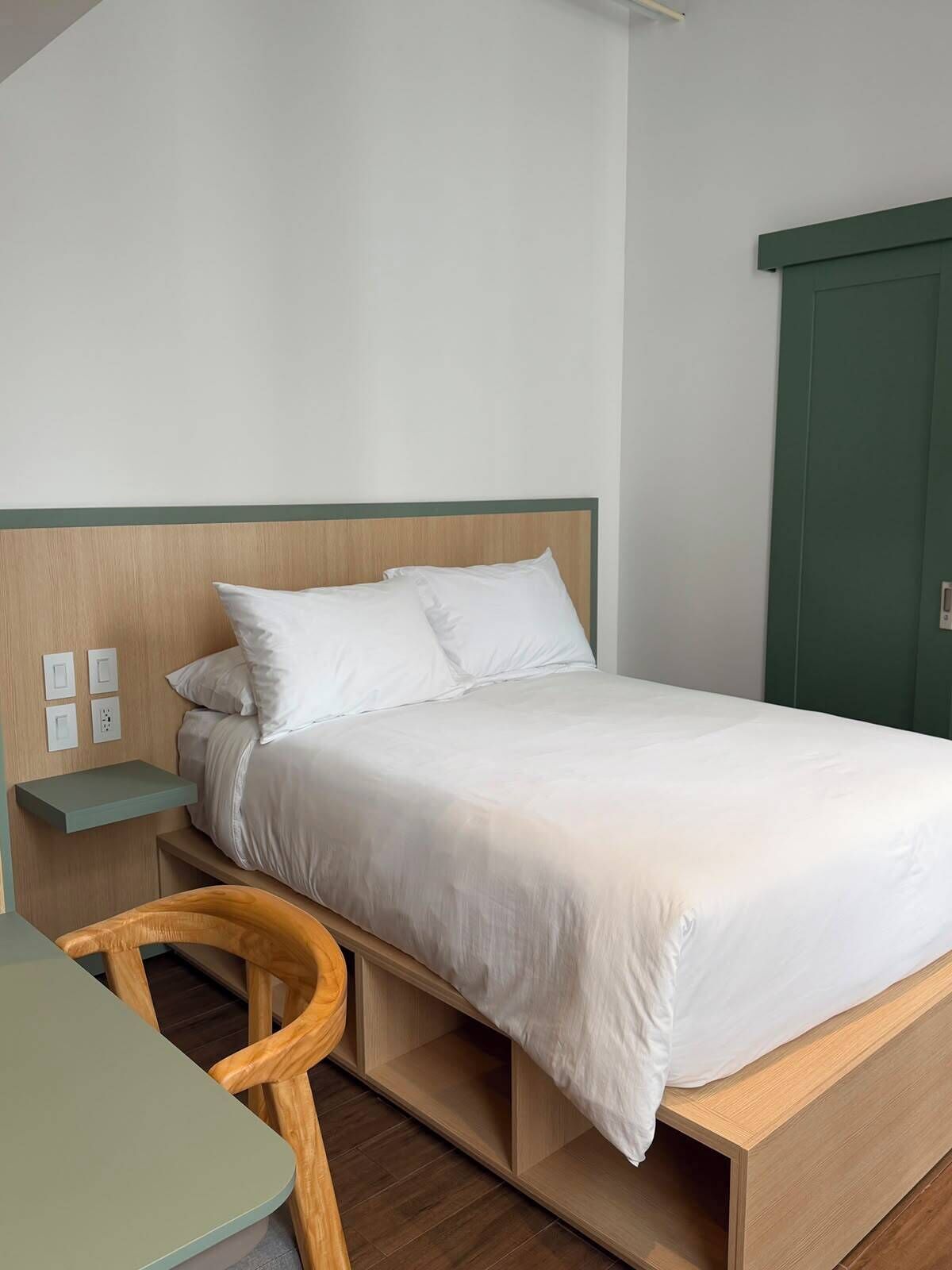 Standard Studio | Desk, laptop workspace, blackout drapes, WiFi (free)