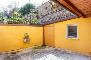 Property grounds - A BALCONY ON THE PIAZZA OF THE PALIO (Siena)