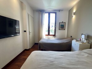 Strykjärn/strykbräda, wi-fi och sängkläder
