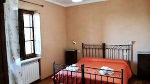 21 Schlafzimmer, Schreibtisch, Bügeleisen/Bügelbrett, WLAN