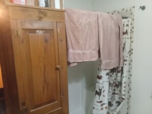 Dusche, Handtücher, Seife, Toilettenpapier