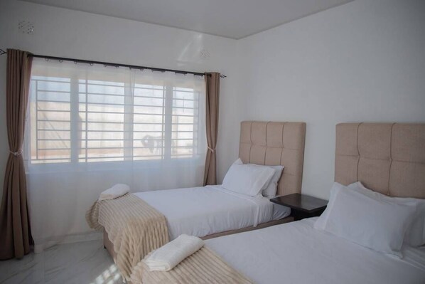 3 bedrooms, iron/ironing board, WiFi, bed sheets