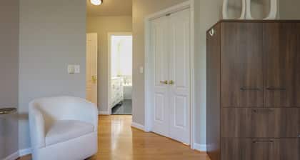Terrific Townhome with 2-Bedroom Ensuites in Arlington